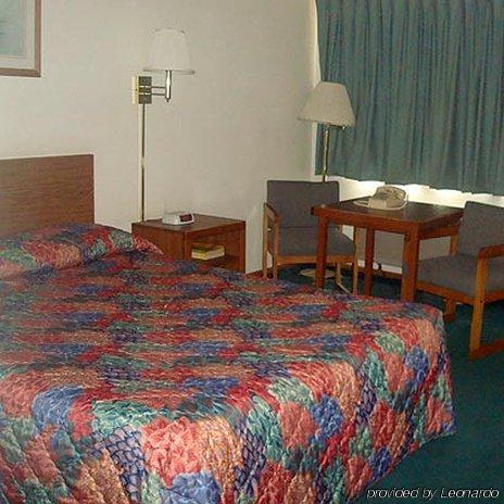 Anderson Chesterfield Travel Inn Daleville Стая снимка