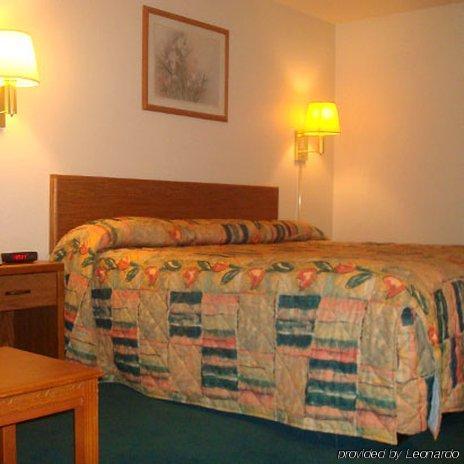 Anderson Chesterfield Travel Inn Daleville Стая снимка