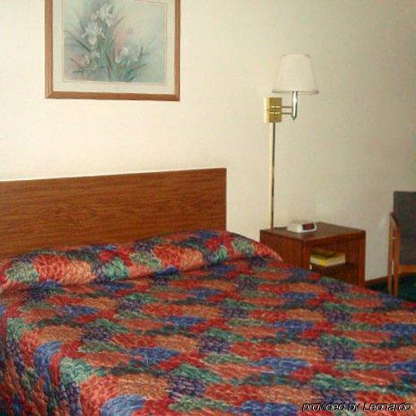 Anderson Chesterfield Travel Inn Daleville Стая снимка