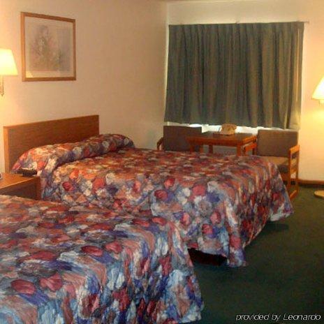 Anderson Chesterfield Travel Inn Daleville Стая снимка