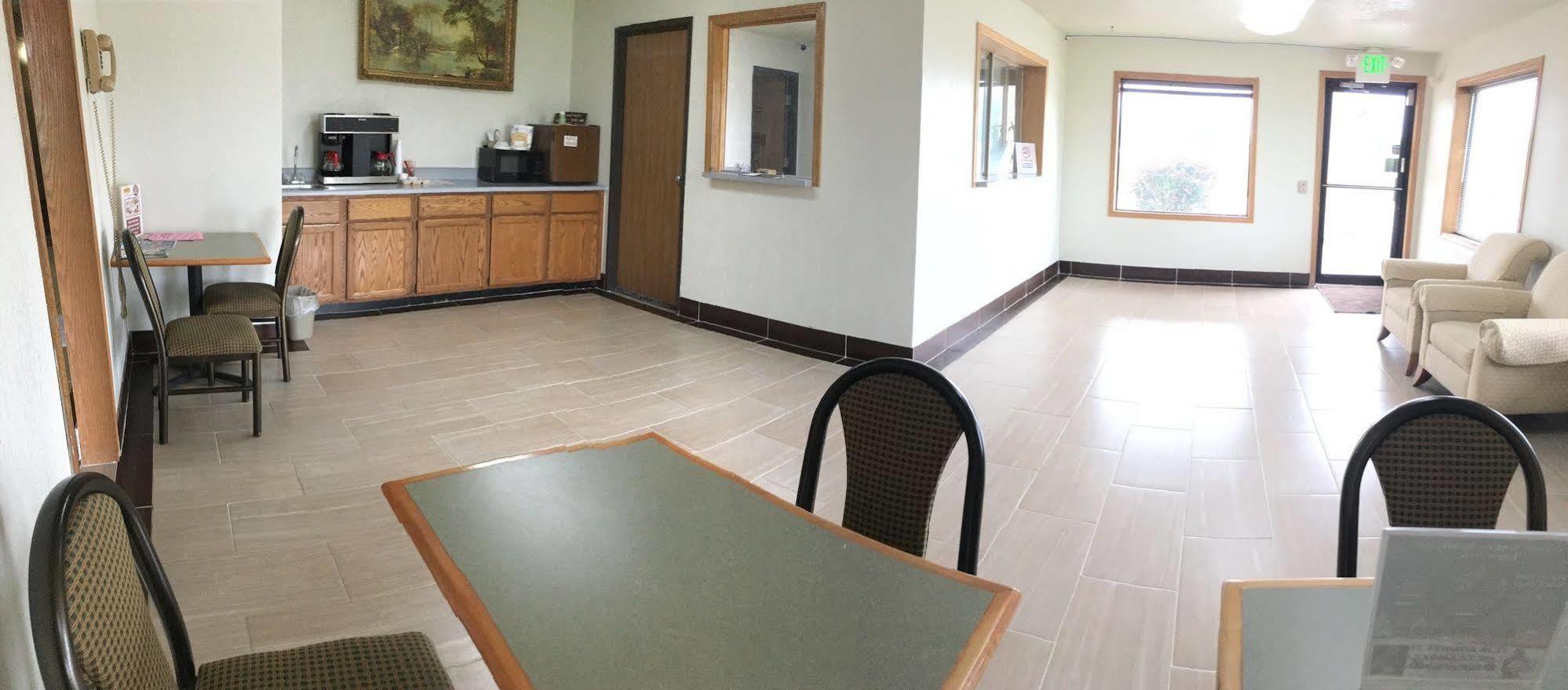 Anderson Chesterfield Travel Inn Daleville Екстериор снимка